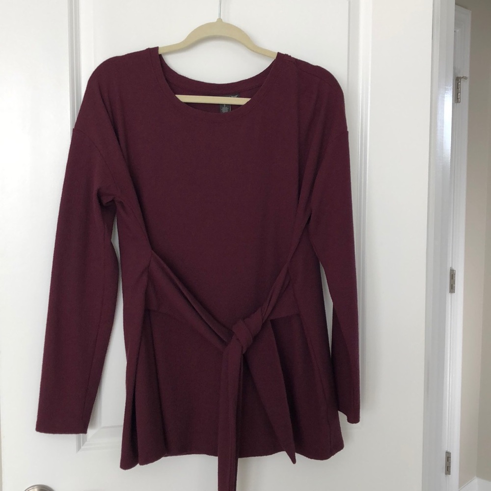 Tie waist maternity shirt